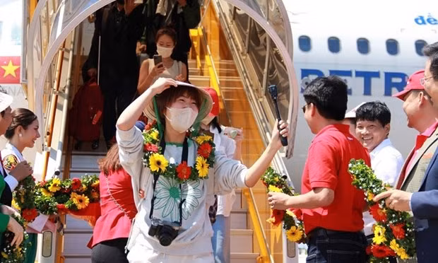 Korean tourists welcomed in Vietnam (Photo: hanoimoi.com.vn)