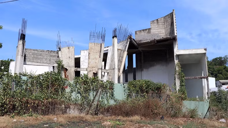 The project of the Souvenir House of Lawyer Nguyen Huu Tho have been behind schedule.