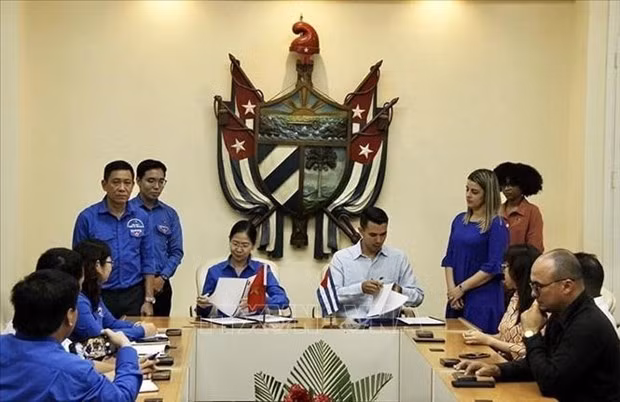 At the signing ceremony of the MoU. (Photo: VNA)