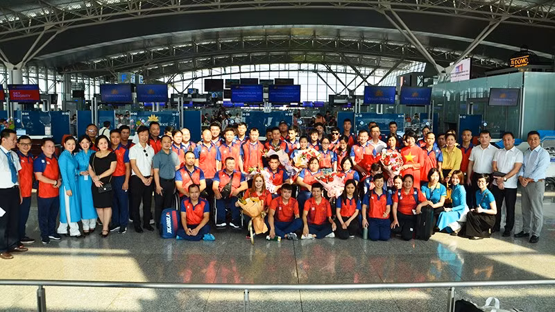 The Vietnamese sports delegation depart for the 12th ASEAN Para Games in Cambodia.