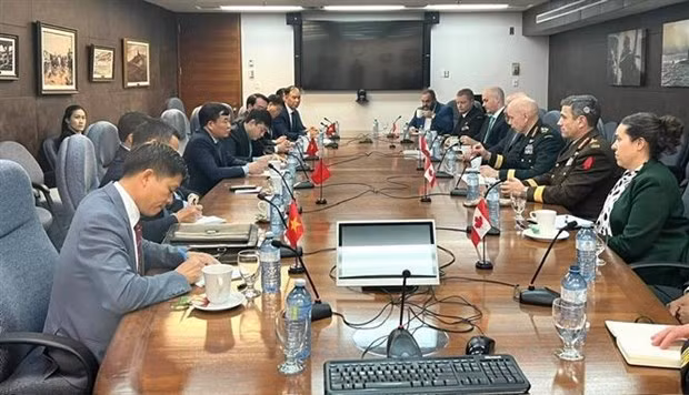 The second defence policy dialogue between Vietnam and Canada in Ottawa on September 21 (Photo: VNA)