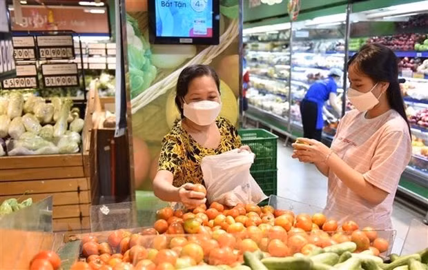 At a supermarket in Ho Chi Minh City (Photo: VNA)