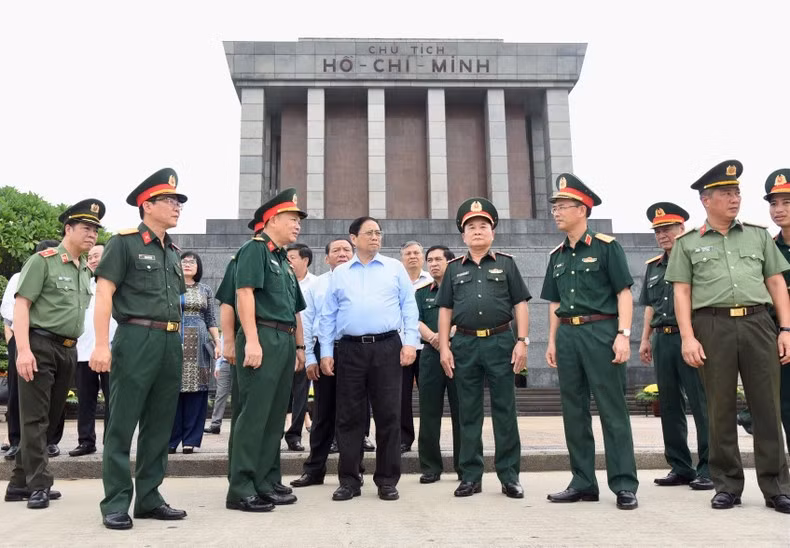 Prime Minister Pham Minh Chinh inspects the regular maintenance of President Ho Chi Minh’s Mausoleum on August 15. (Photo: NDO/Tran Hai)