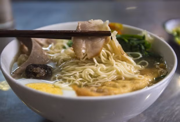 Booking.com has named Hanoi among the top five culinary gems in the Asia-Pacific. (Photo: VNA)