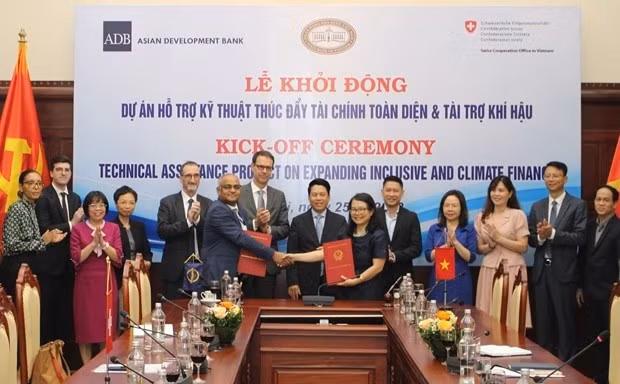 At the kick-off ceremony (Photo: VNA)