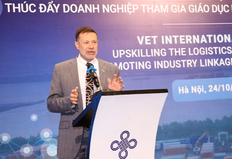 Australian Ambassador Andrew Goledzinoski speaks at the forum.