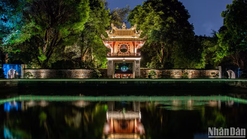 The night tour is open from 19:20 to 22:30 on Wednesdays, Saturdays and Sundays, with the 3D Mapping presentation available at 20:00, 21:00 and 22:00.