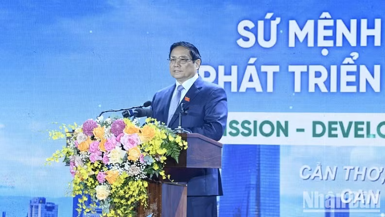 Prime Minister Pham Minh Chinh speaks at the event.