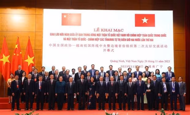 Delegates at the second friendship exchange between the Vietnam Fatherland Front (VFF) Central Committee and the Chinese People’s Political Consultative Conference (CPPCC) National Committee in Ha Long city, Quang Ninh on November 28 (Photo: VNA)