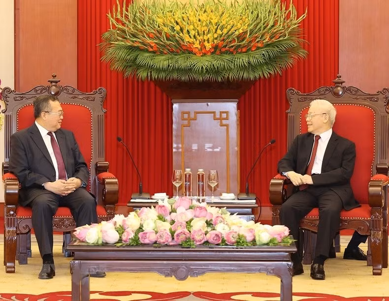 Party General Secretary Nguyen Phu Trong meets head of the International Liaison Department of the CPC Central Committee Liu Jianchao. (Photo: VNA)
