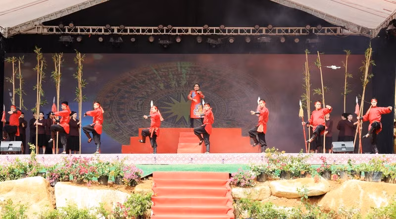 An art performance at the opening ceremony.