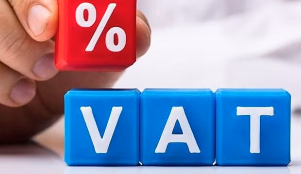 The value added tax (VAT) will be slashed by 2%, starting July 1. (Illustrative photo: chinhphu.vn)