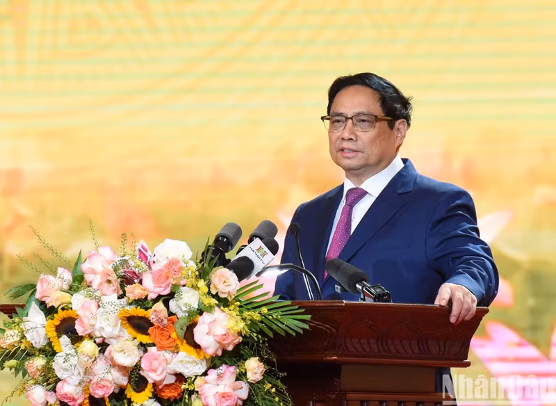 Prime Minister Pham Minh Chinh speaks at the conference.