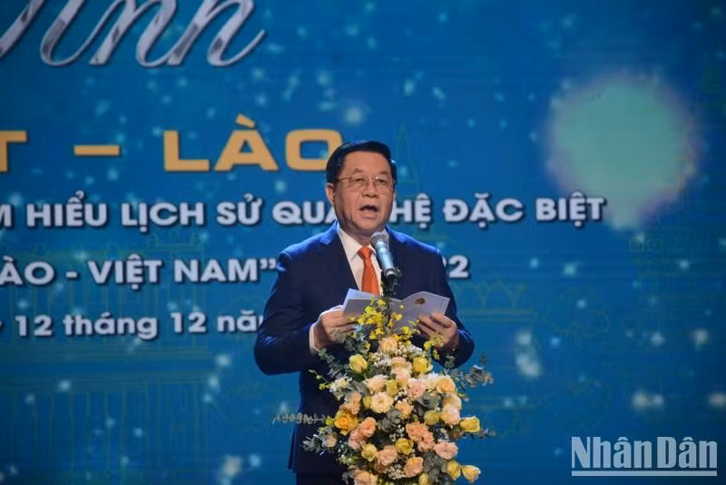 Secretary of the Party Central Committee cum Head of the Commission for Communication and Education Nguyen Trong Nghia speaks at the event.