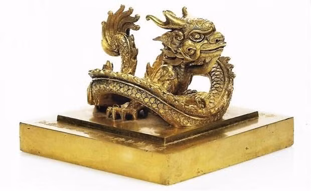 The golden seal “Hoang de chi bao” (Photo: VNA)