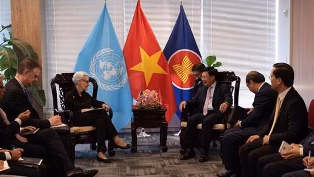 Deputy PM Pham Binh Minh meets with US Deputy Secretary of State Wendy Sherman on September 22. (Photo: VNA)