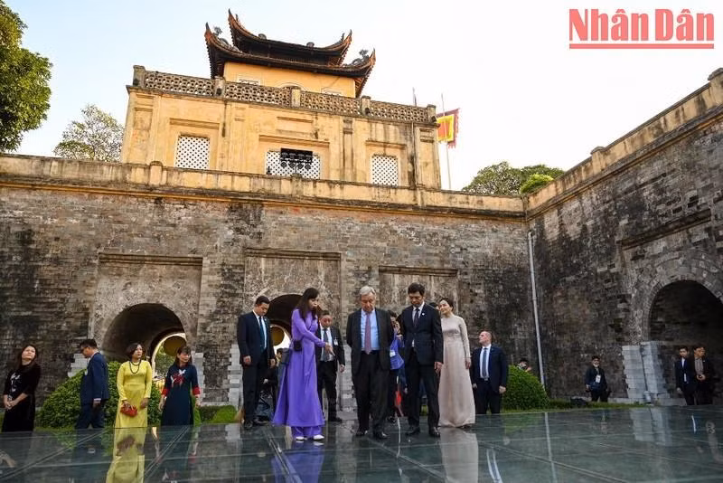 In 2010, the United Nations Educational, Scientific and Cultural Organisation (UNESCO) recognised the Thang Long Imperial Citadel relic site as a World Heritage Site. This location has become a famous scientific research and tourist destination in Hanoi. In 2010, the United Nations Educational, Scientific and Cultural Organisation (UNESCO) recognised the Thang Long Imperial Citadel relic site as a World Heritage Site. This location has become a famous scientific research and tourist destination in Hanoi.