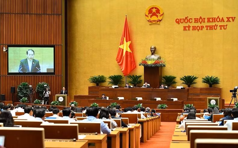 The NA voted to approve two laws, namely a law amending and supplementing some articles of the Law on Radio Frequencies and the Law on Implementation of Democracy at Grassroots Level, and adopted 3 resolutions: the Resolution on Socio-Economic Development Plan in 2023, the Resolution on the state budget estimate in 2023, and the Resolution on central budget allocation in 2023.