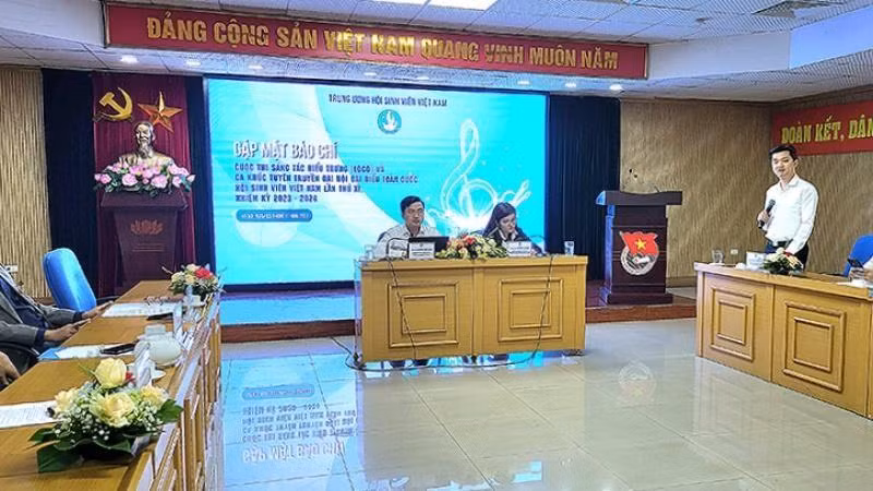 An overview of the press briefing on the contest held in Hanoi on November 3.