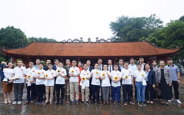 Students participating in 2022 International Mathematics and Science Olympiad (Photo: hanoimoi.com.vn)