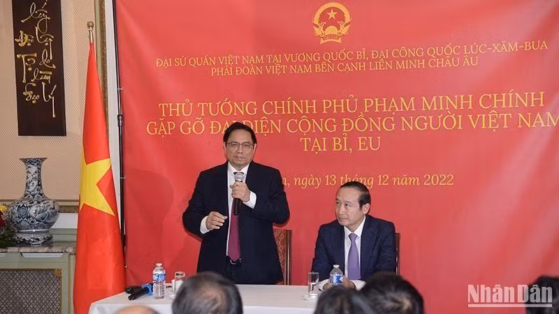 PM Pham Minh Chinh speaks at the meeting.
