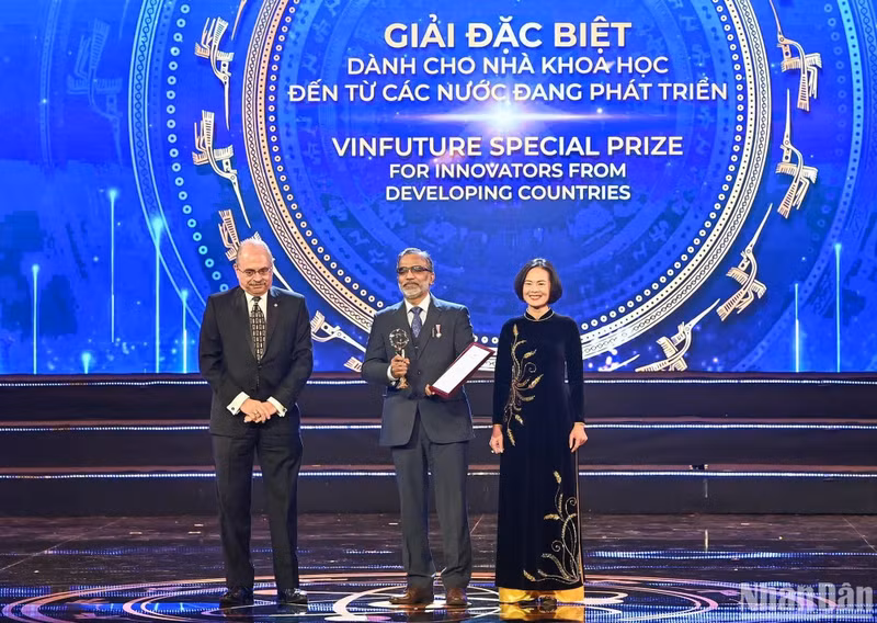 The Special Prize for innovators from developing countries goes to Prof. Thalappil Pradeep of India.