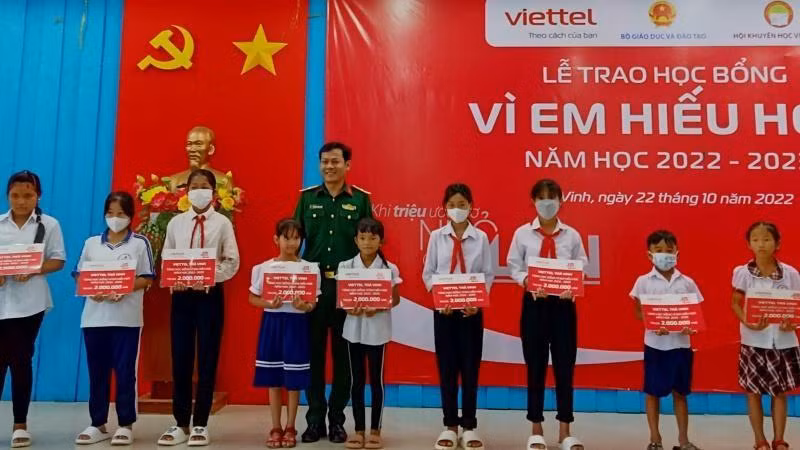 An overview of the presentation ceremony.