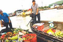 Experiencing a floating market and enjoying regional specialities are among the highlights attracting tourists to Can Tho.