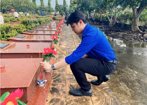 Tong Thanh Dat, a student at the Faculty of Party Building, under the Academy of Journalism and Communication in Ha Noi. (Photo courtesy of the interviewee)
