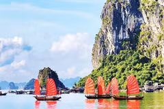 The Ha Long three-sided sailing boat tourism product has offered visitors new experiences.