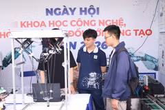 Students from the University of Science and Technology under the University of Da Nang showcase their technology products at the 2026 Technology, Entrepreneurship, and Innovation Festival. (Photo: VNA)
