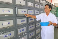 Herbs are stored for treatment at Cho Vam Charity Traditional Medicine Clinic in An Giang province. (Photo: VNA) 