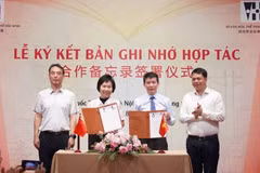 A view of the signing ceremony. (Photo: Hoang Lan)