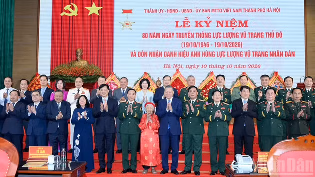 General Secretary and President To Lam, along with other leaders, former leaders of the Party and State, and delegates, attend the 80th Anniversary Celebration of the Ha Noi Armed Forces and the conferral of the title of Hero of the People’s Armed Forces. (Photo: DANG KHOA)