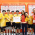 Following the direction of Minister of Culture, Sports and Tourism Lam Thi Phuong Thanh, Deputy Director of the Viet Nam Department of Sports and Physical Training and Head of the Viet Nam Sports Delegation at ASIAD 20 Nguyen Hong Minh presents the bonus to the women’s sepak takraw team. (Photo: BUI LUONG)
