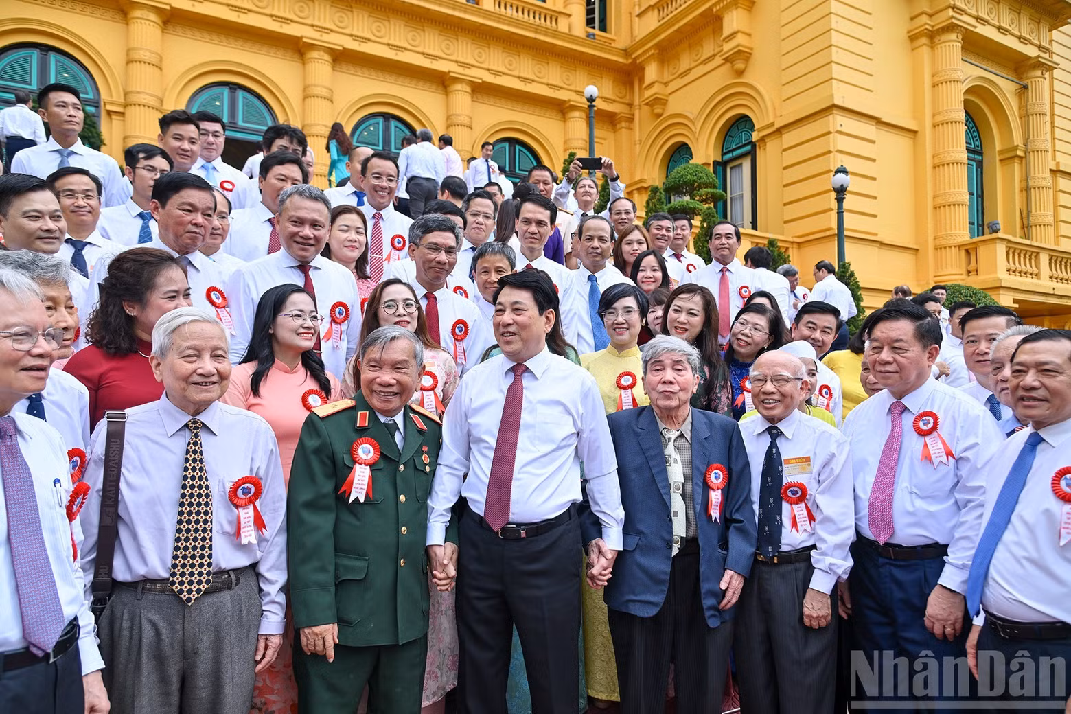 President Luong Cuong and delegates at the meeting.