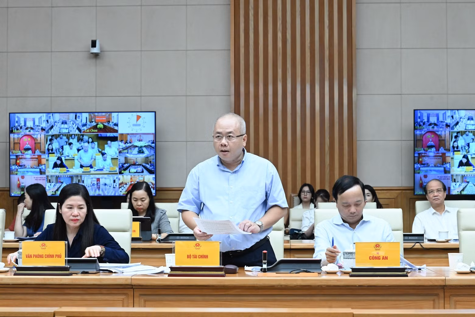 Deputy Minister of Finance Do Thanh Trung speaks at the event