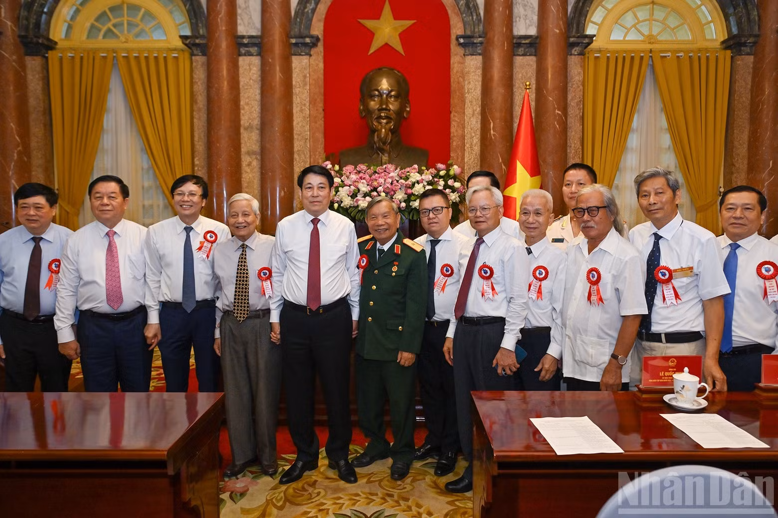 President Luong Cuong and delegates at the meeting.