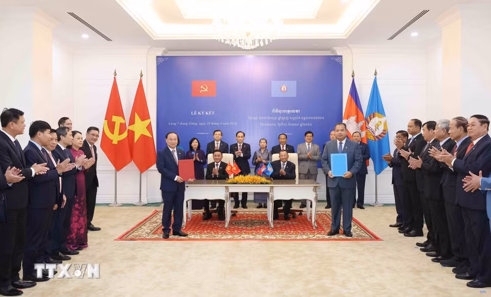 thuong-truc-ban-bi-thu-tran-cam-tu-hoi-dam-voi-pho-chu-tich-truong-ban-thuong-truc-ban-thuong-vu-cpp-say-chhum-8692906-6.jpg