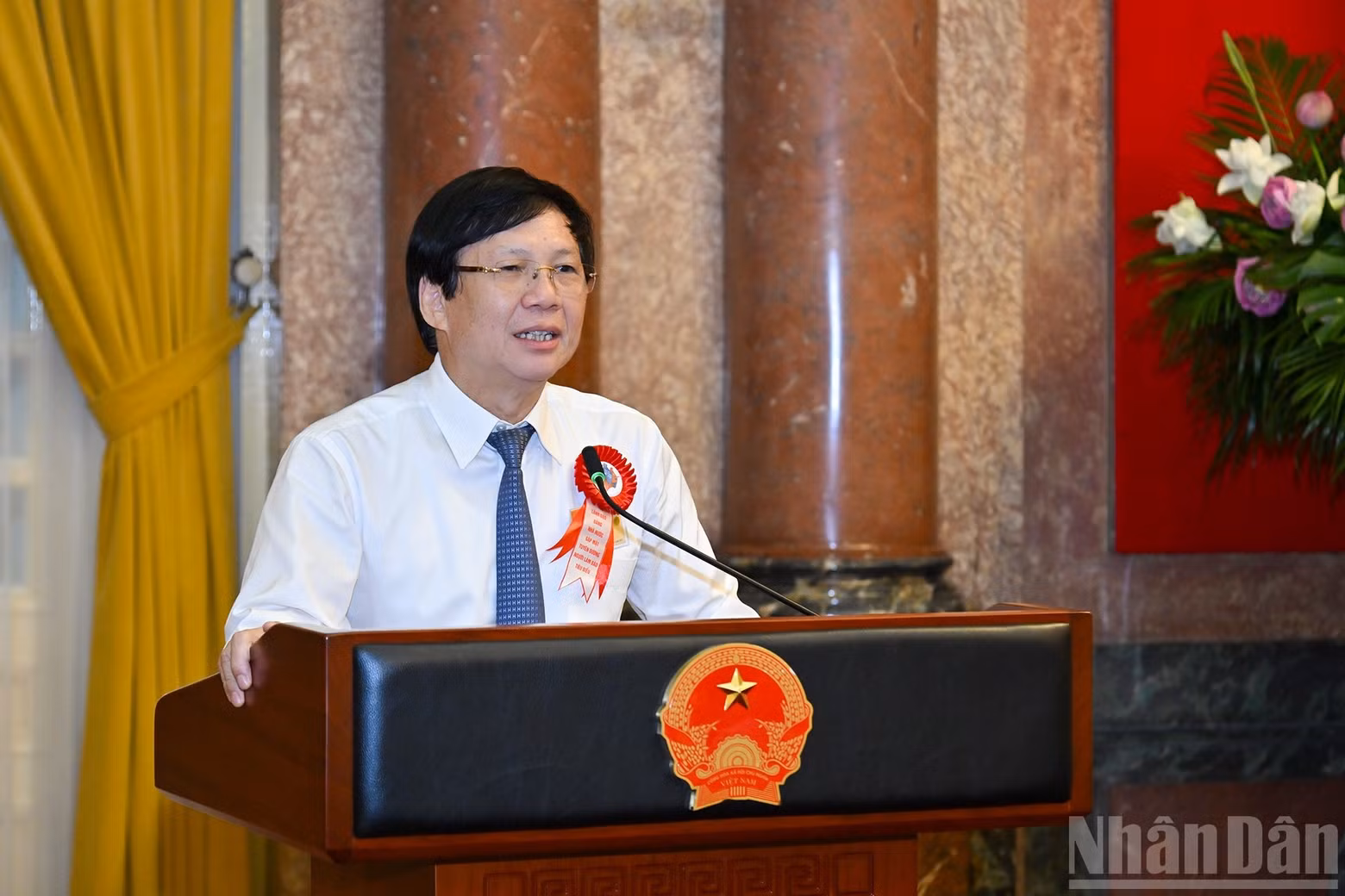 Former Standing Vice Chairman of the Viet Nam Journalists Association, Ho Quang Loi, speaks at the meeting.