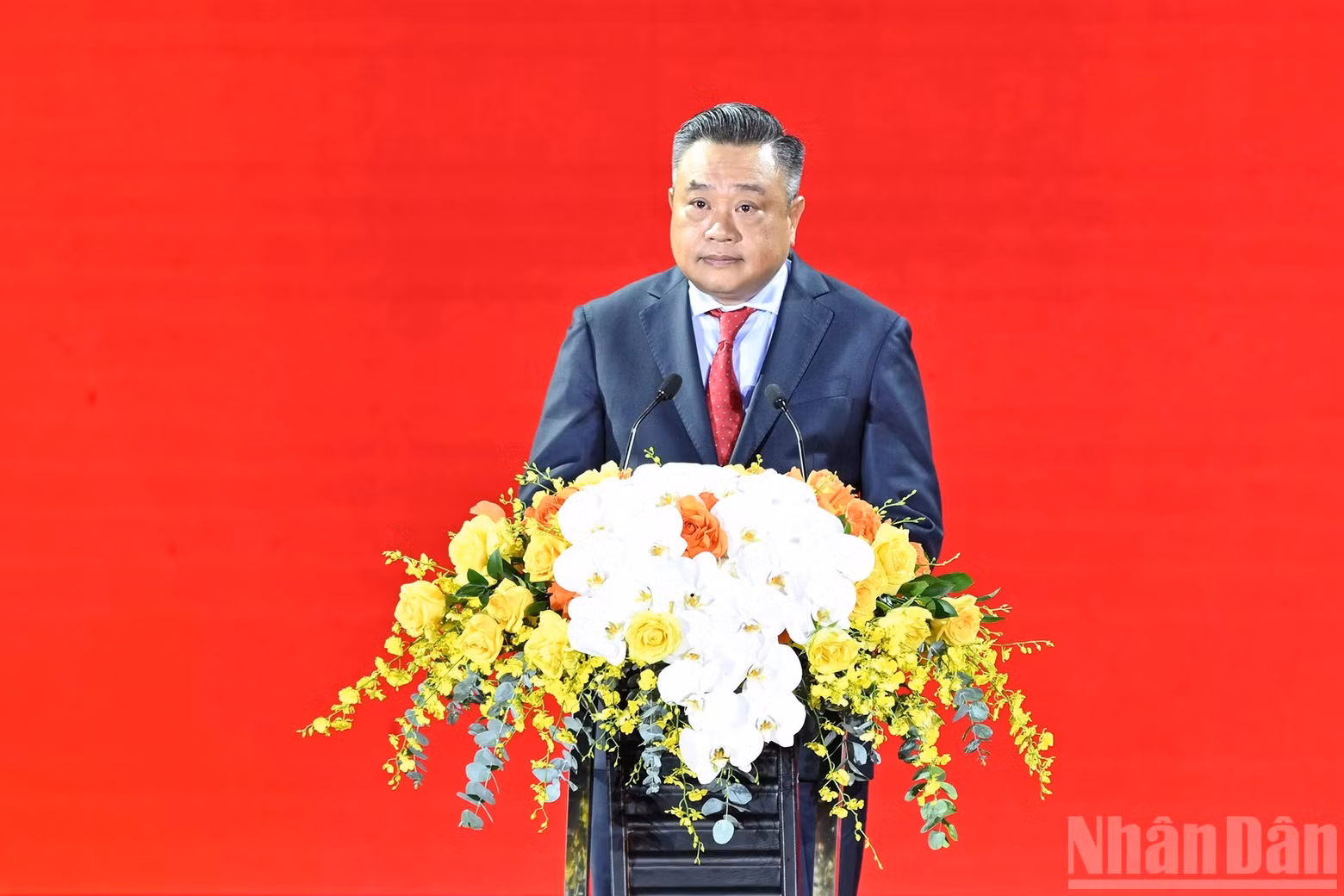 Speaking at the opening ceremony, Chairman of the Ha Noi People's Committee Tran Sy Thanh affirmed that the art programme not only honoured the glorious history, patriotism, and revolutionary spirit, but also sent a strong message about the will of self-reliance, the desire for development, and the determination to continue the heroic tradition.