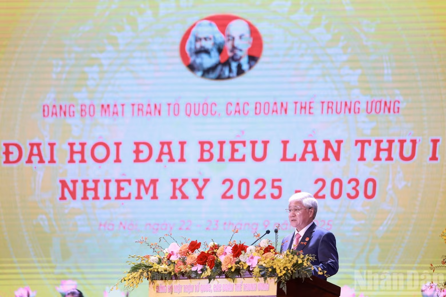 Secretary of the Party Committee of the Viet Nam Fatherland Front and Central Mass Organisationss, and President of the Viet Nam Fatherland Front Central Committee Do Van Chien addresses the opening ceremony