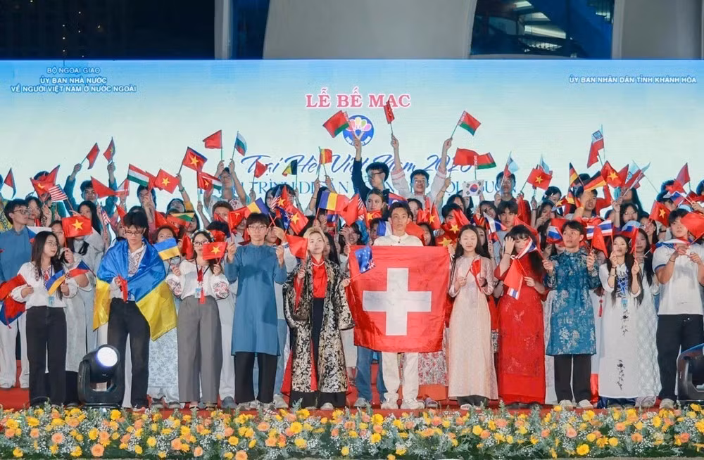 More than 100 young overseas Vietnamese and students from 32 countries and territories attend Viet Nam Summer Camp 2026. (Photo: THANH LONG)