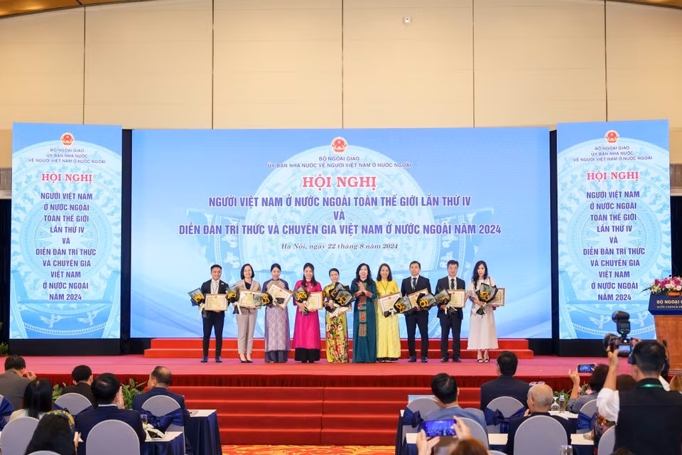 hoi-nghi-nguoi-viet-nam-o-nuoc-ngoai-9-4327.jpg
