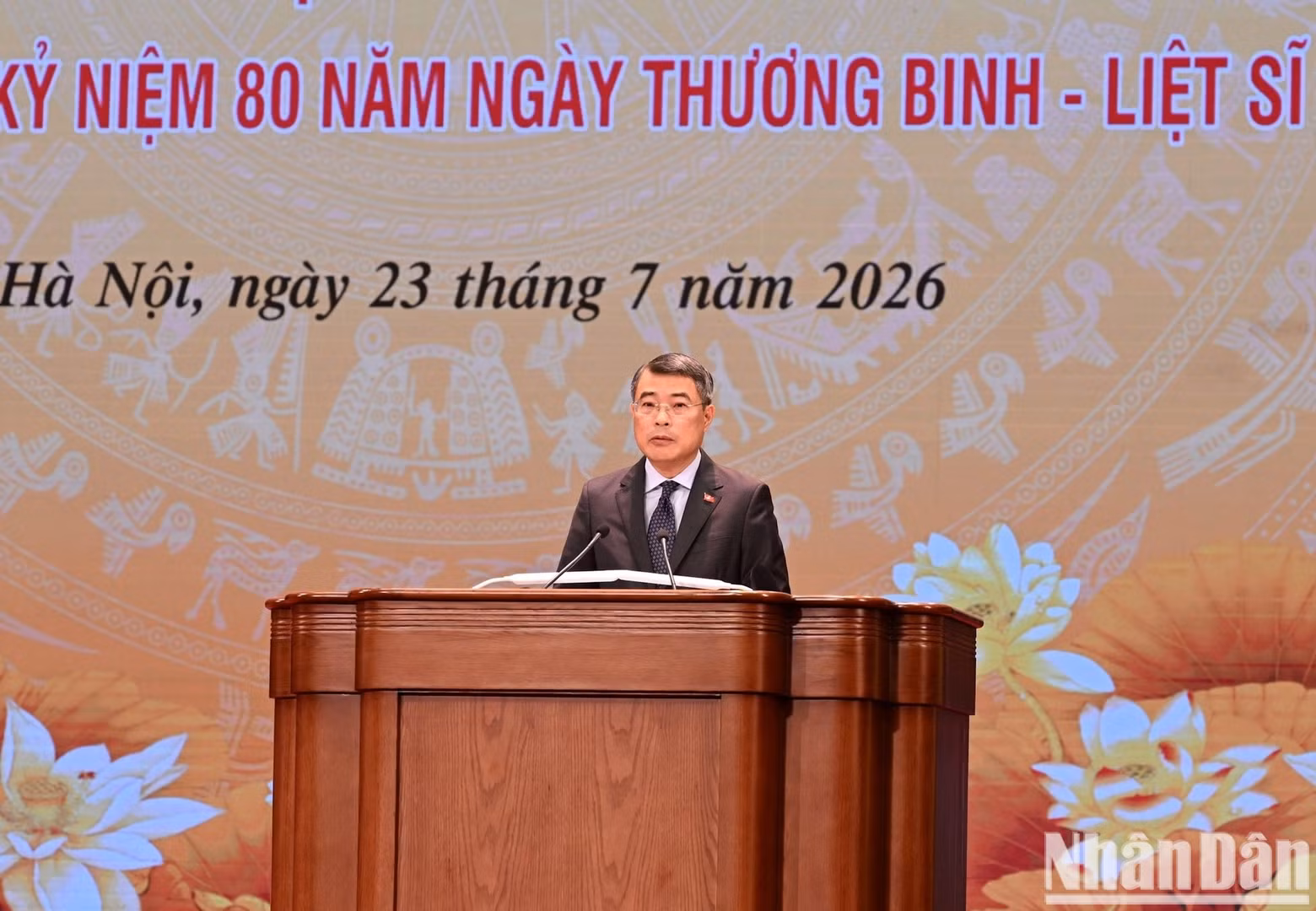 Prime Minister Le Minh Hung delivers a keynote address at the conference.