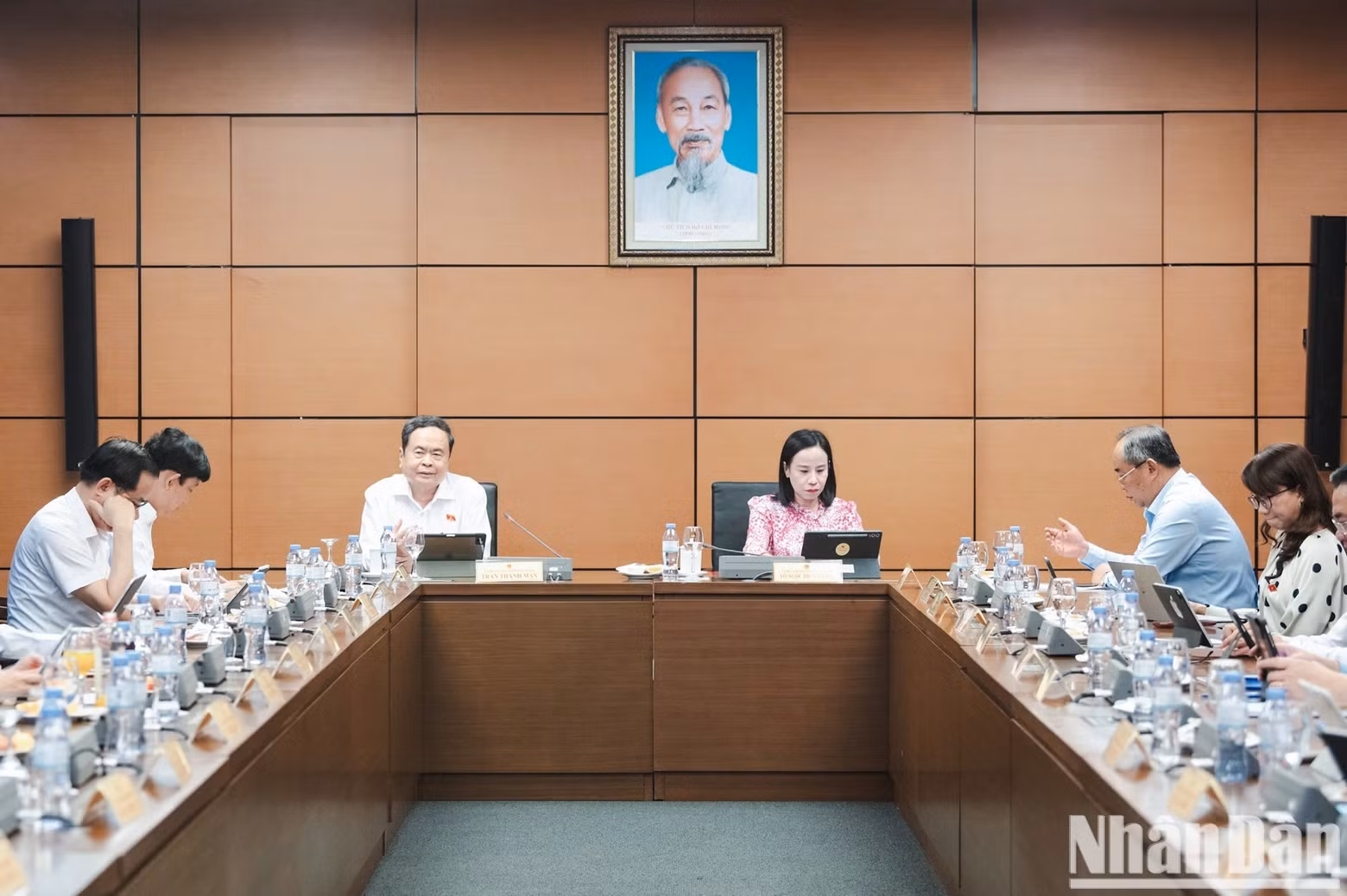 The National Assembly deputy delegation of Ho Chi Minh City at the group discussion session.