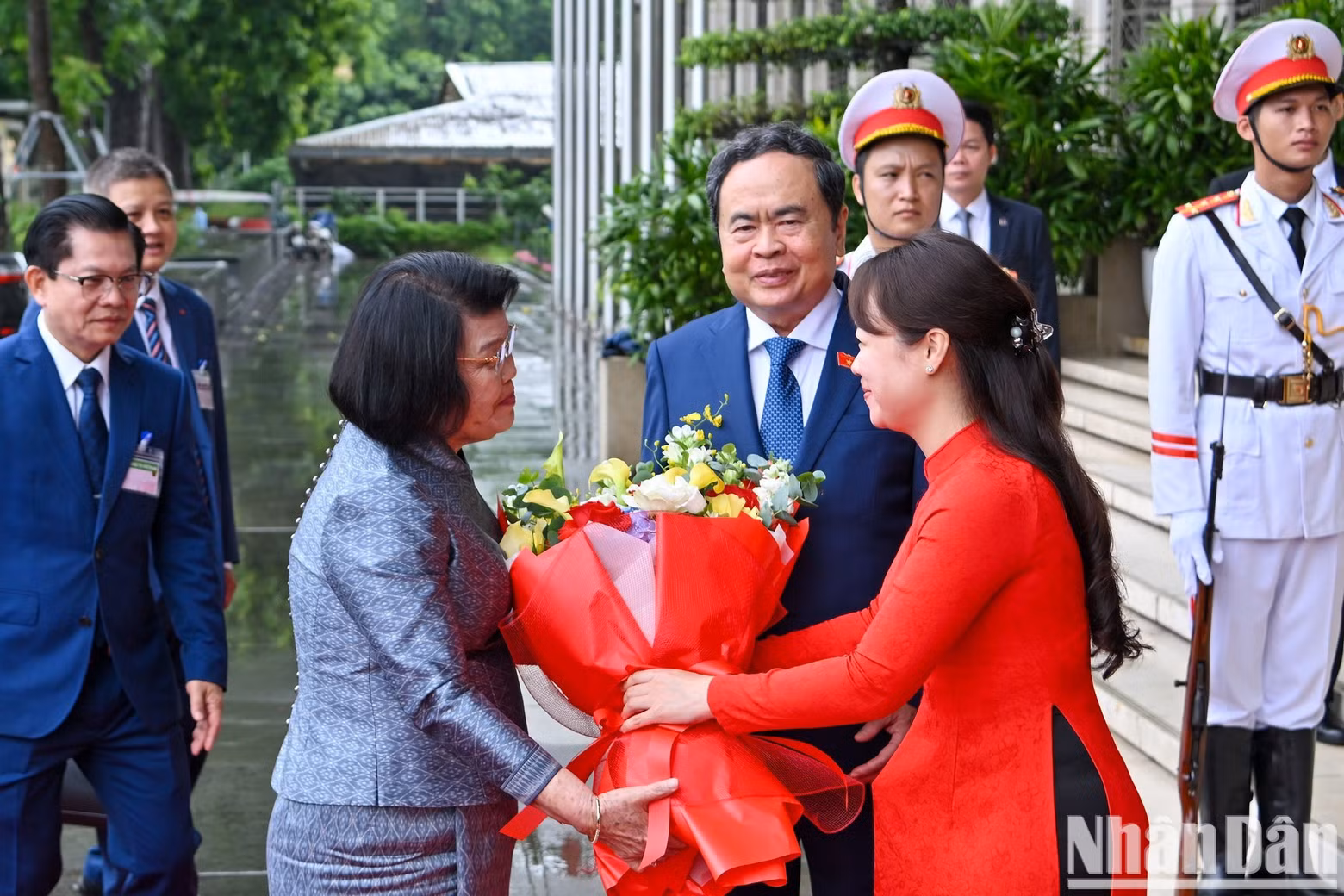 Staff of the National Assembly Office present flowers to welcome Cambodian National Assembly President Samdech Khuon Sudary.