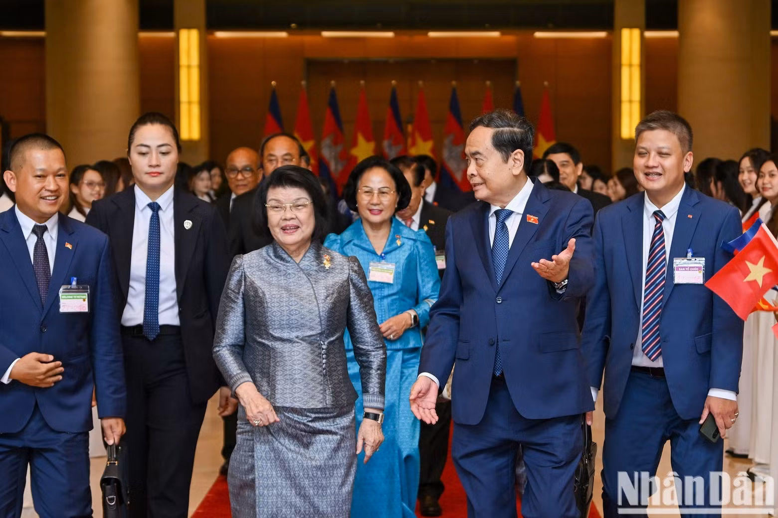 National Assembly Chairman Tran Thanh Man and Cambodian National Assembly President Samdech Khuon Sudary after the talks.