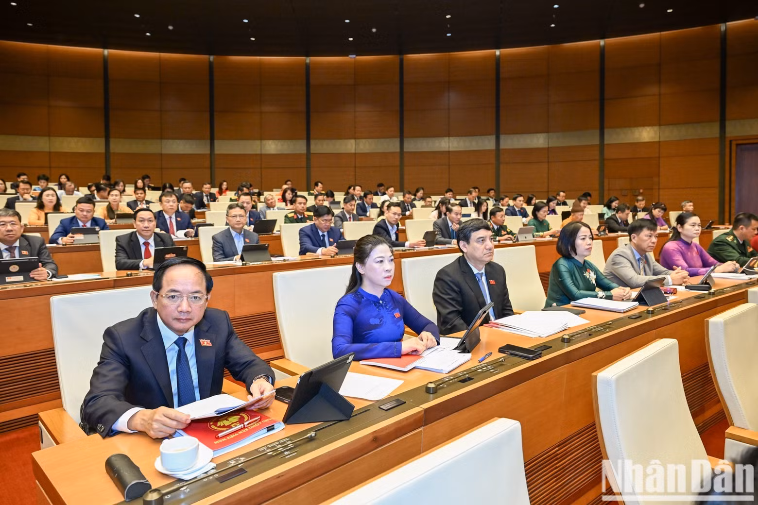 National Assembly deputies from provinces and centrally governed cities attend the opening session.