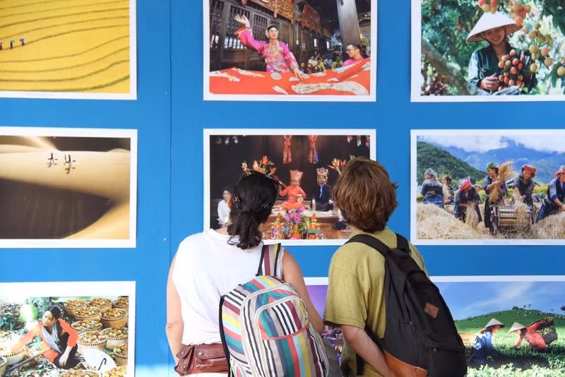 In pictures: Vietnamese delegation at Avante Festival ảnh 9